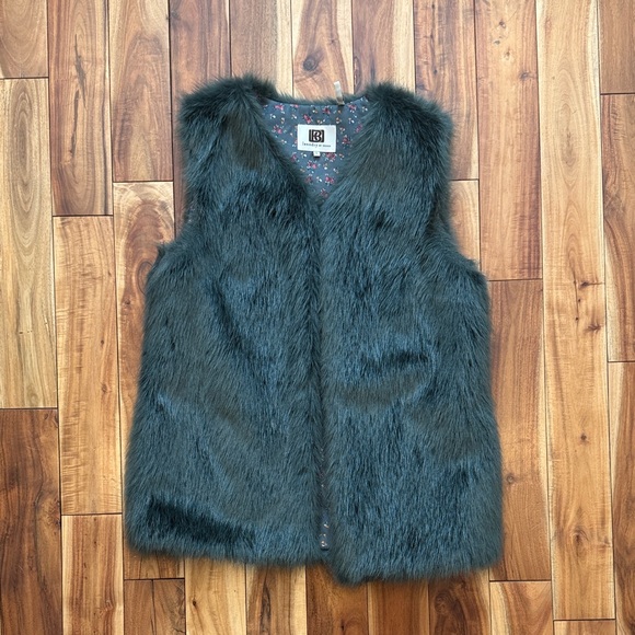 Laundry by Design Teal Faux Fur Vest - Picture 1 of 7